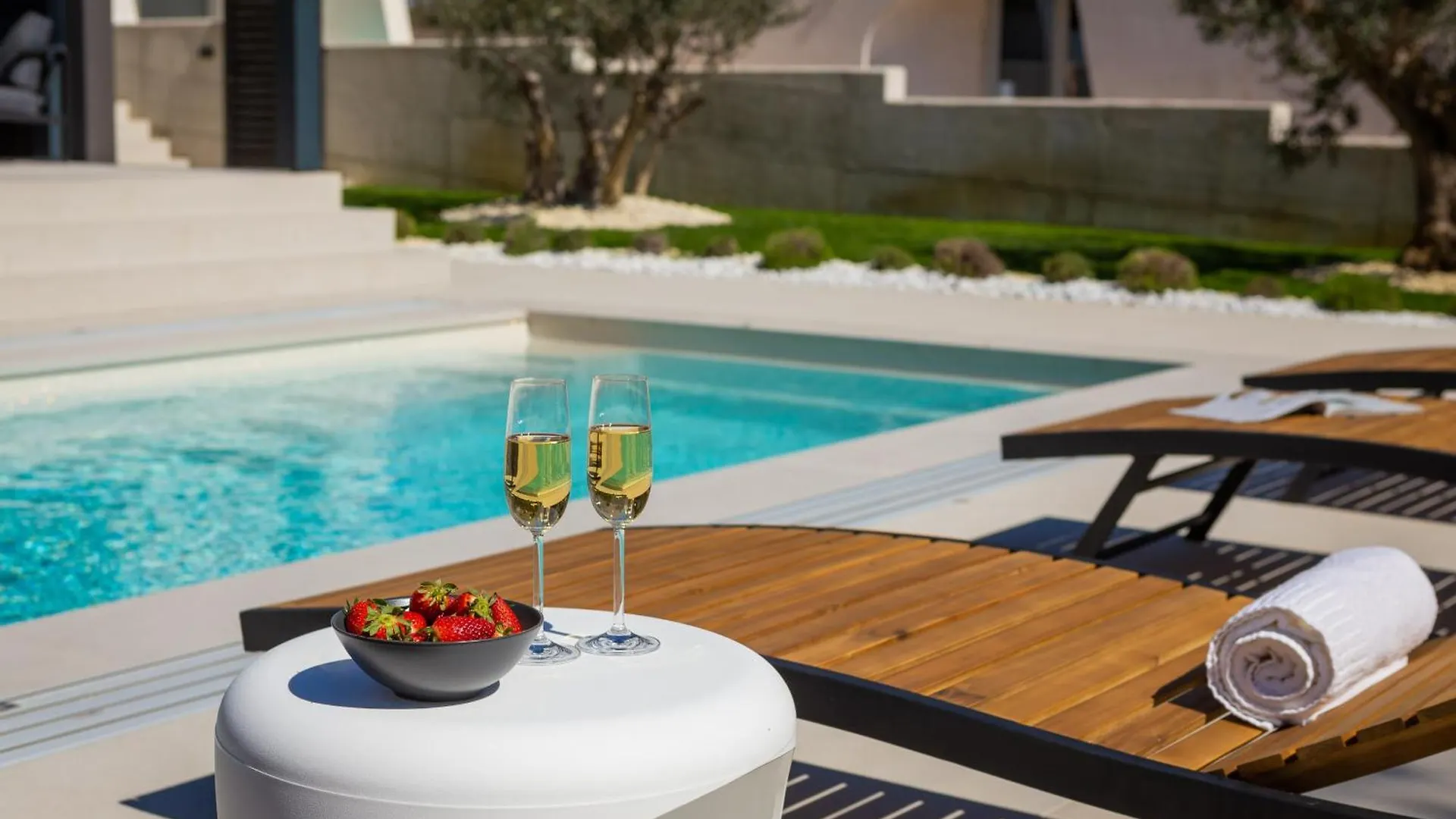 Villa Acacia With Heated Pool Petrcane