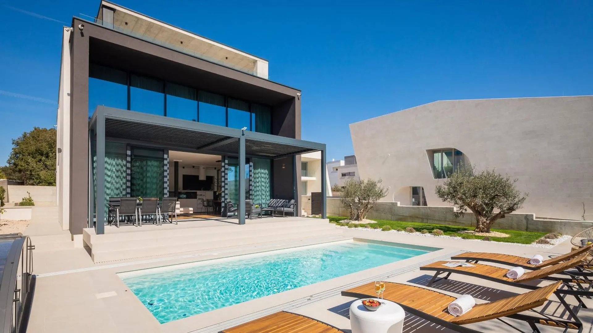 Villa Acacia With Heated Pool Petrcane