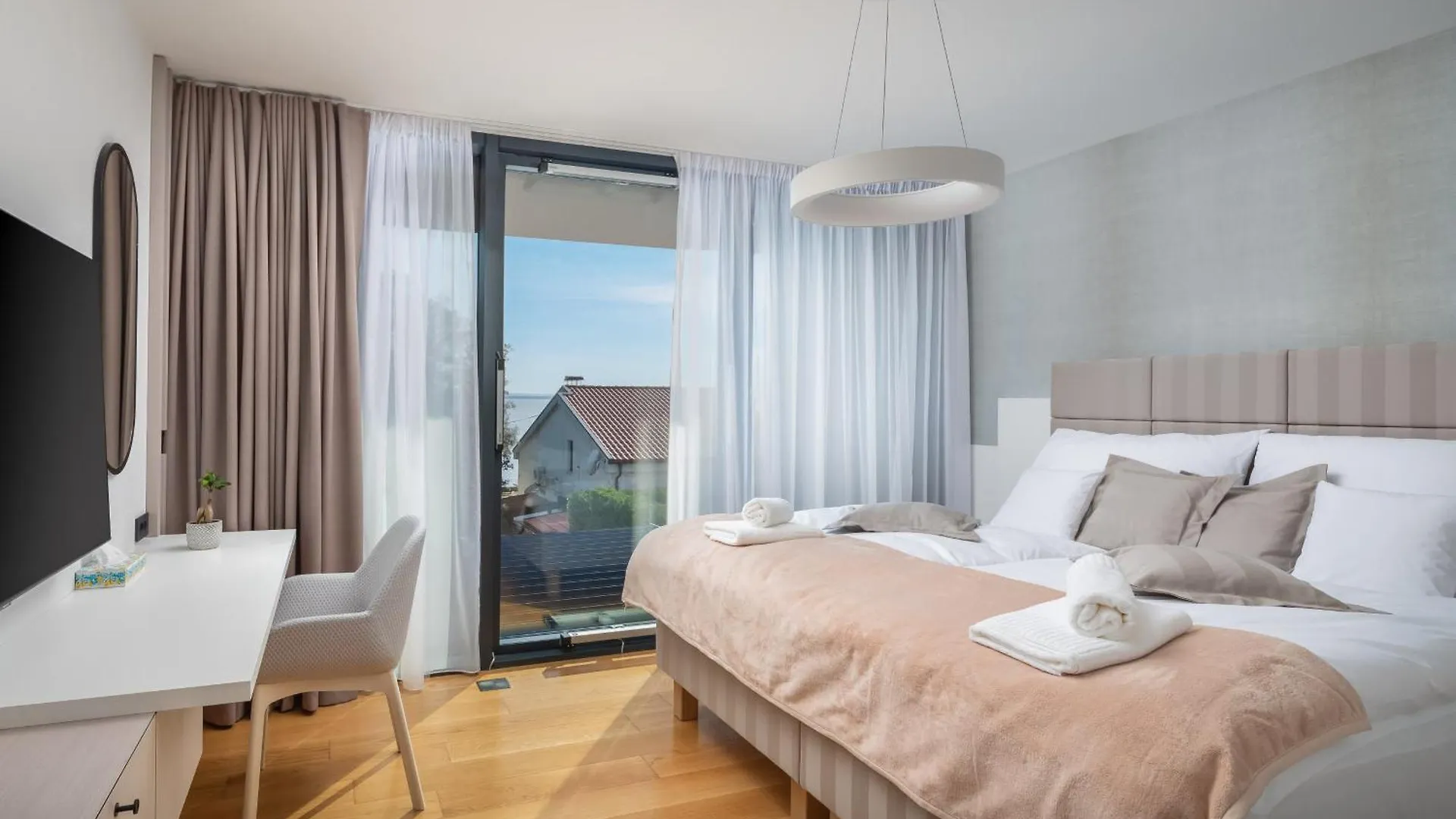 Villa Acacia With Heated Pool Petrcane