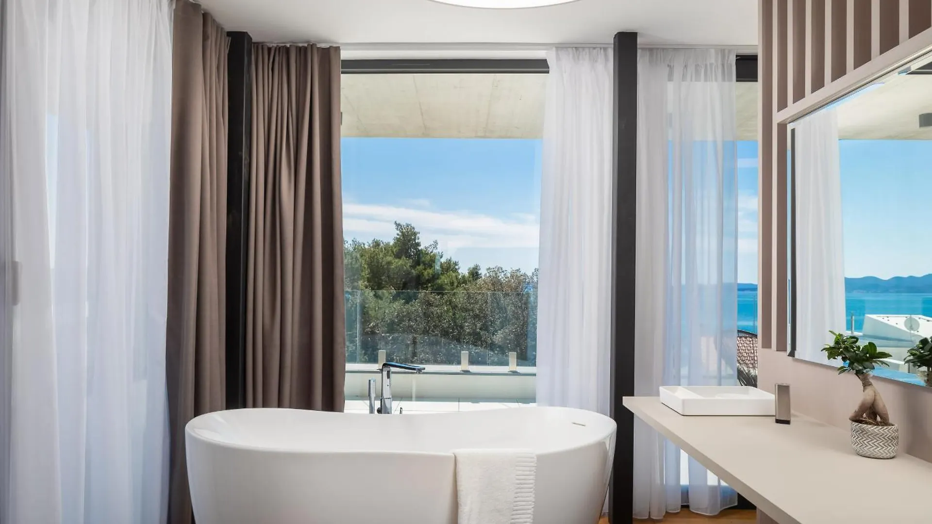 Villa Acacia With Heated Pool Petrcane