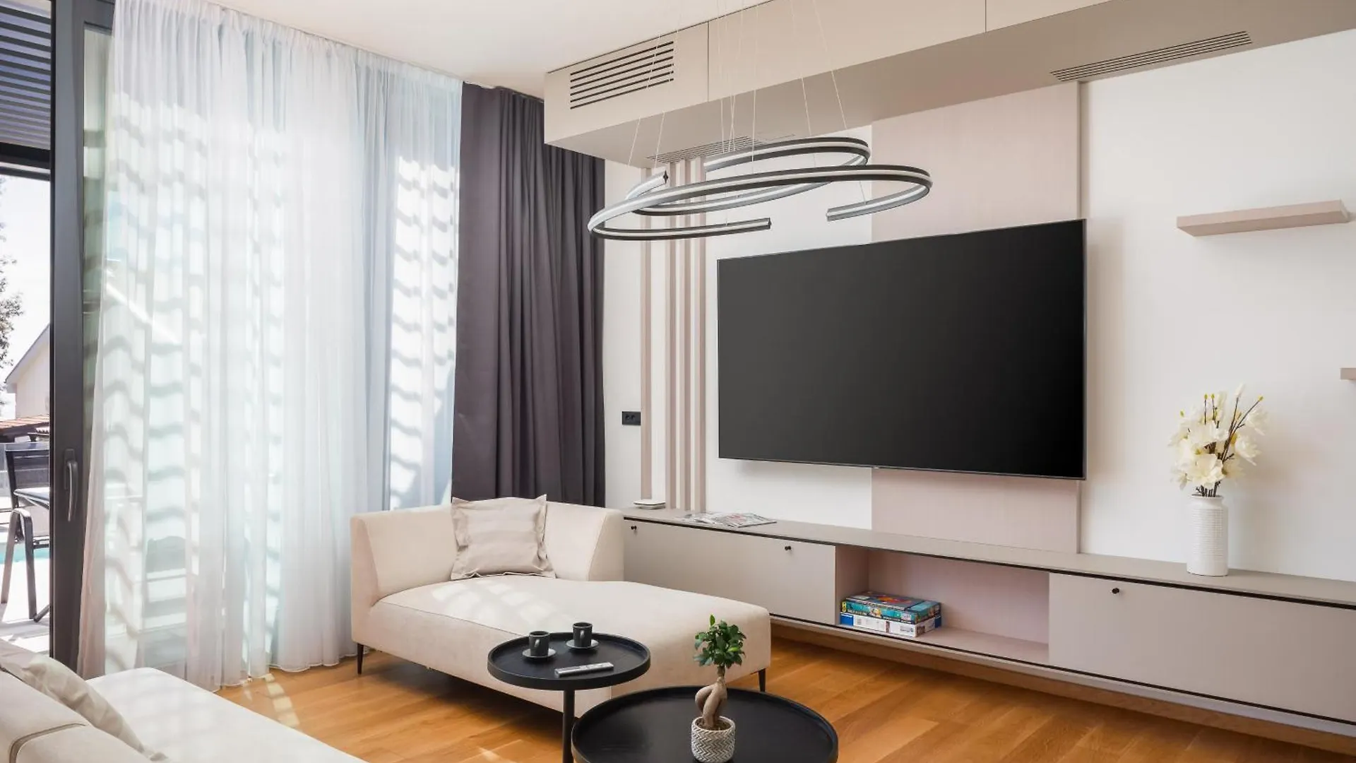 Villa Acacia With Heated Pool Petrcane
