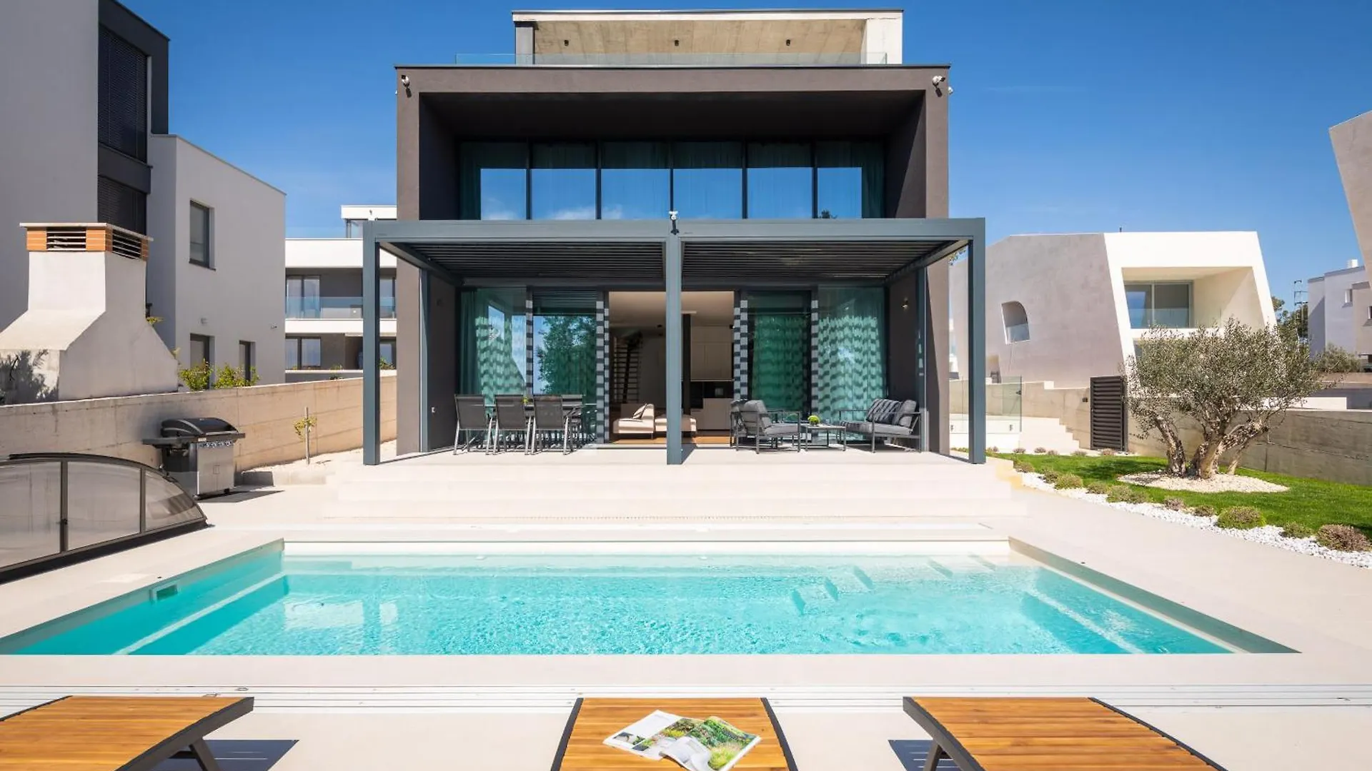 Villa Acacia With Heated Pool Petrcane