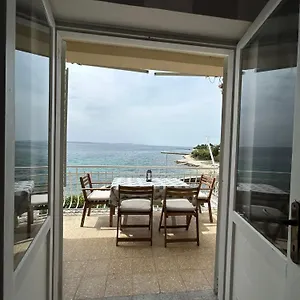 House Paula Petrčane