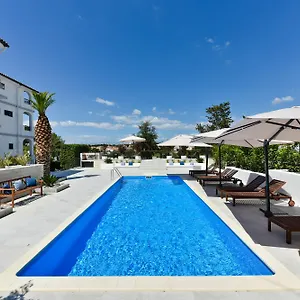Mediterraneo Garden Petrcane